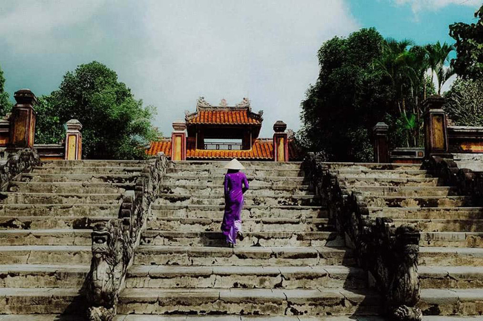 Visit Gia Long Hue mausoleum - open for free