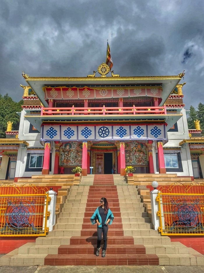 Tu viện trong ngôi làng Bomdilla trên dãy Himalaya - trải nghiệm du lịch Đông Bắc Ấn Độ