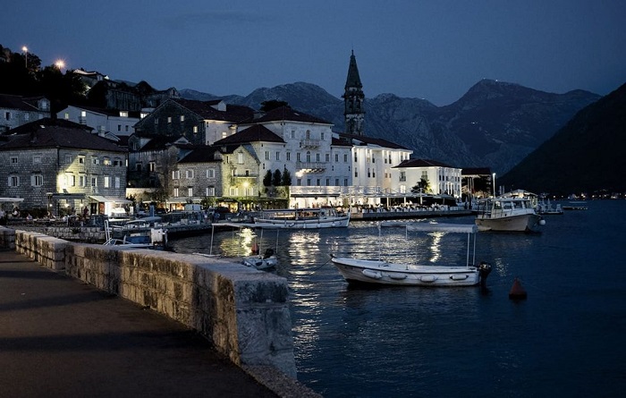 Về đêm ở thị trấn vịnh Kotor - kinh nghiệm du lịch Montenegro