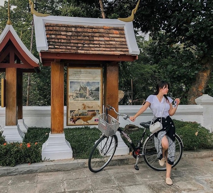 Di chuyển đến chùa Wat Xieng Thong