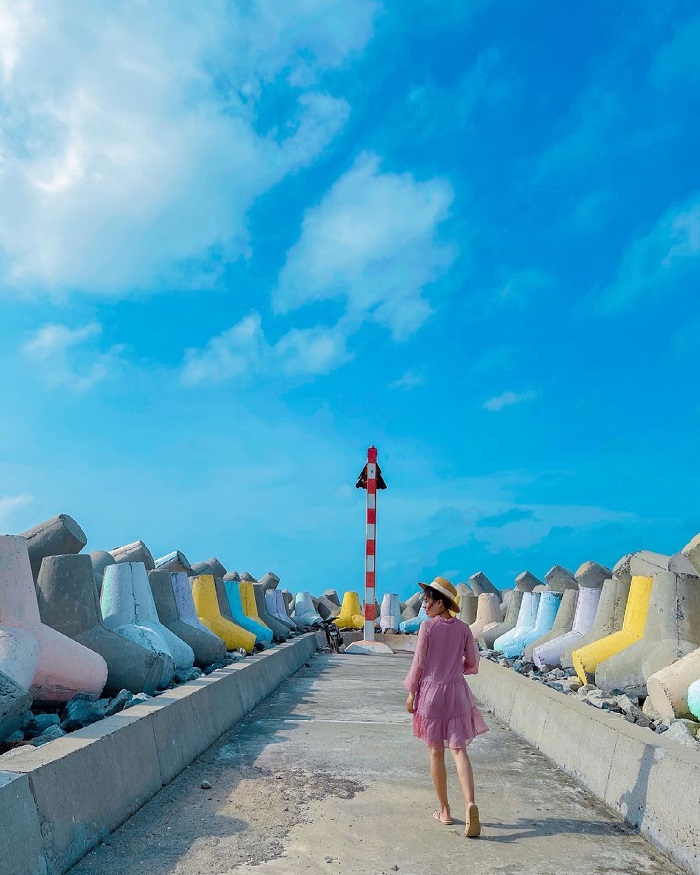 Bờ kè trên đảo Phú Quý là bờ kè ven biển đẹp