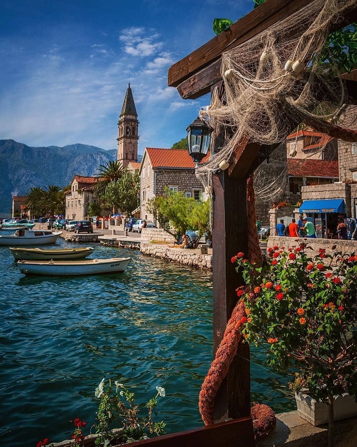Tản bộ dọc theo bến cảng - kinh nghiệm du lịch Montenegro