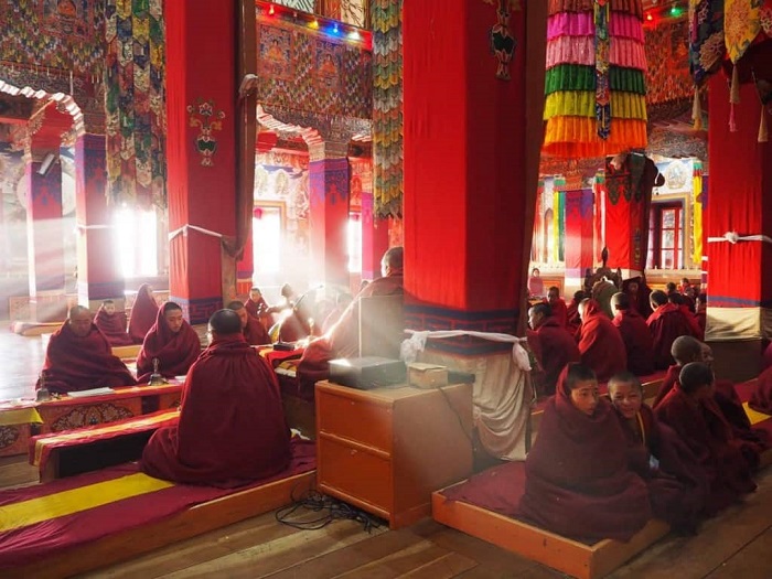 Nghe nhà sư của Arunachal cầu nguyện lúc bình minh - trải nghiệm du lịch Đông Bắc Ấn Độ