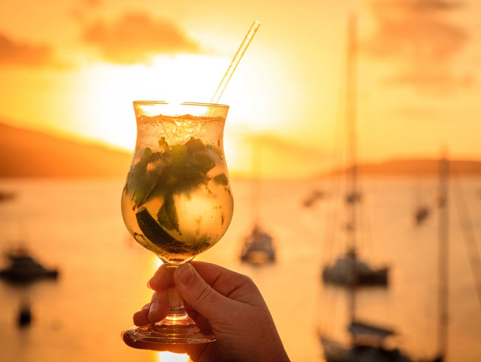 Cocktail ở Soggy Dollar Bar - Du lịch quần đảo Virgin