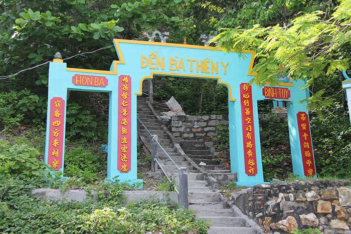 Các đền thờ ở đảo Hòn Bà Bình Thuận 