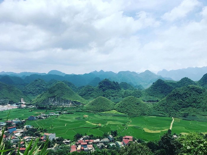 Twin Mountain is a high mountain in Ha Giang