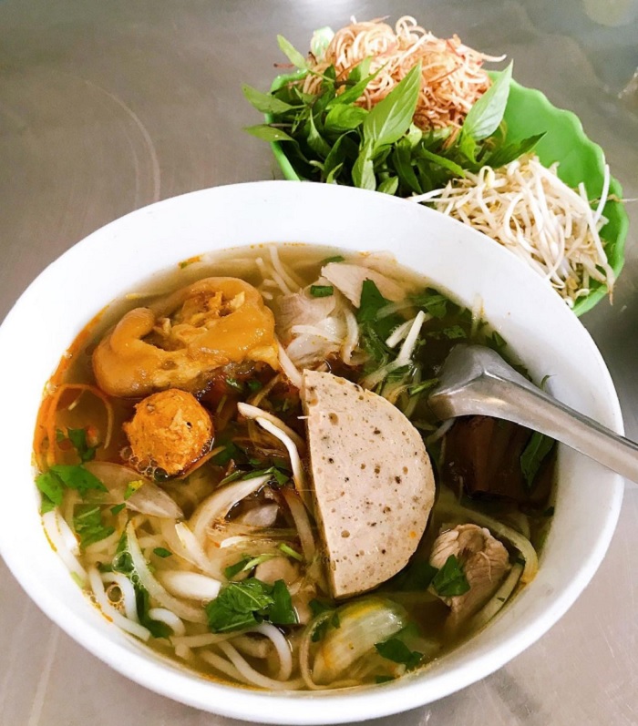 đồ ăn sáng Ninh Bình - bún bò Huế