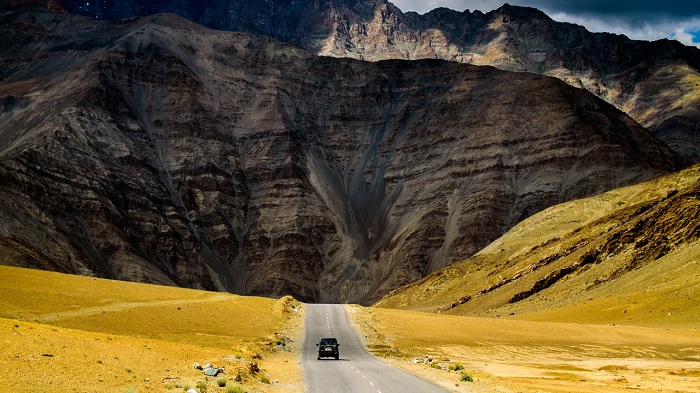 Đồi từ tính - địa điểm du lịch Ladakh