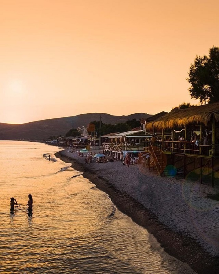 Ngắm hoàng hôn ở Molyvos - du lịch đảo Lesbos Hy Lạp