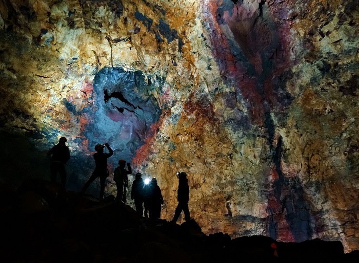 Hang Thrihnukagigur, Iceland - hang động đẹp nhất thế giới
