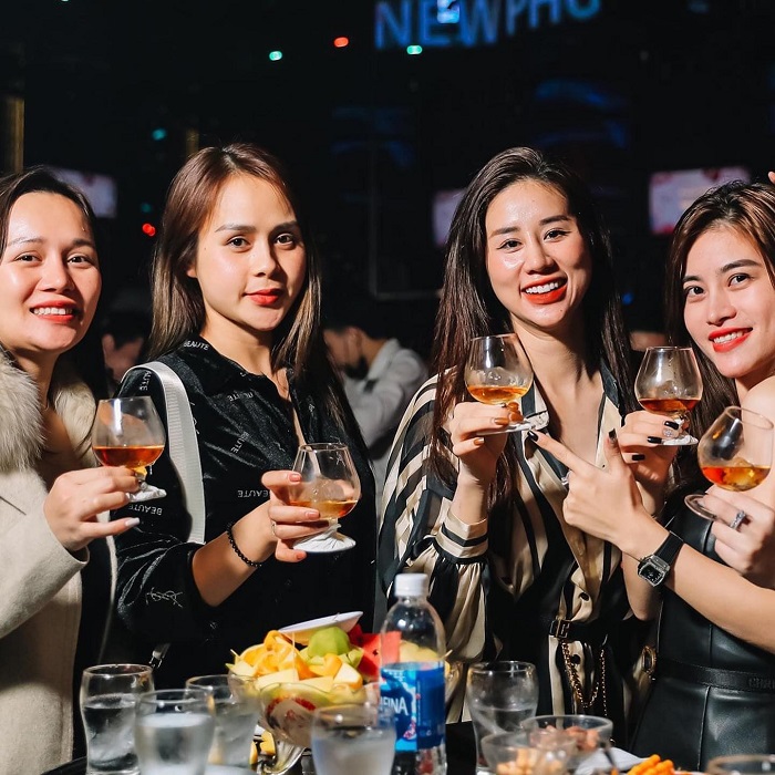 Chơi gì khi đến bar phương Đông Đà Nẵng 