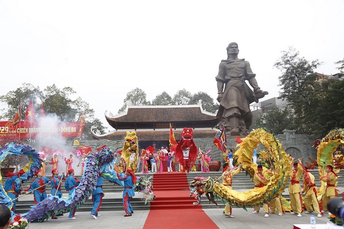 Traditional festival in Hanoi - Dong Da mound
