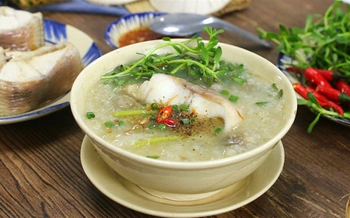 Snakehead fish porridge is located at Tran Hung Dao Crossroads - A delicious restaurant in Soc Trang