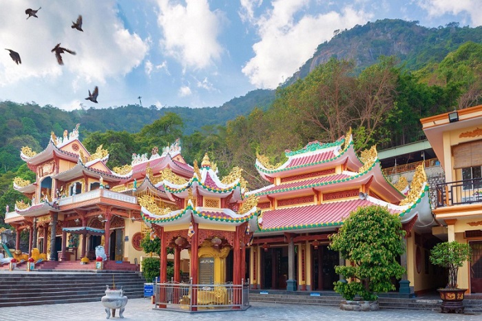 Những ngôi chùa nổi tiếng ở Tây Ninh - chùa Linh Sơn Phước Trung