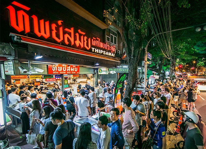 Thip Samai là một quán ăn ngon ở Bangkok cực kỳ đông khách