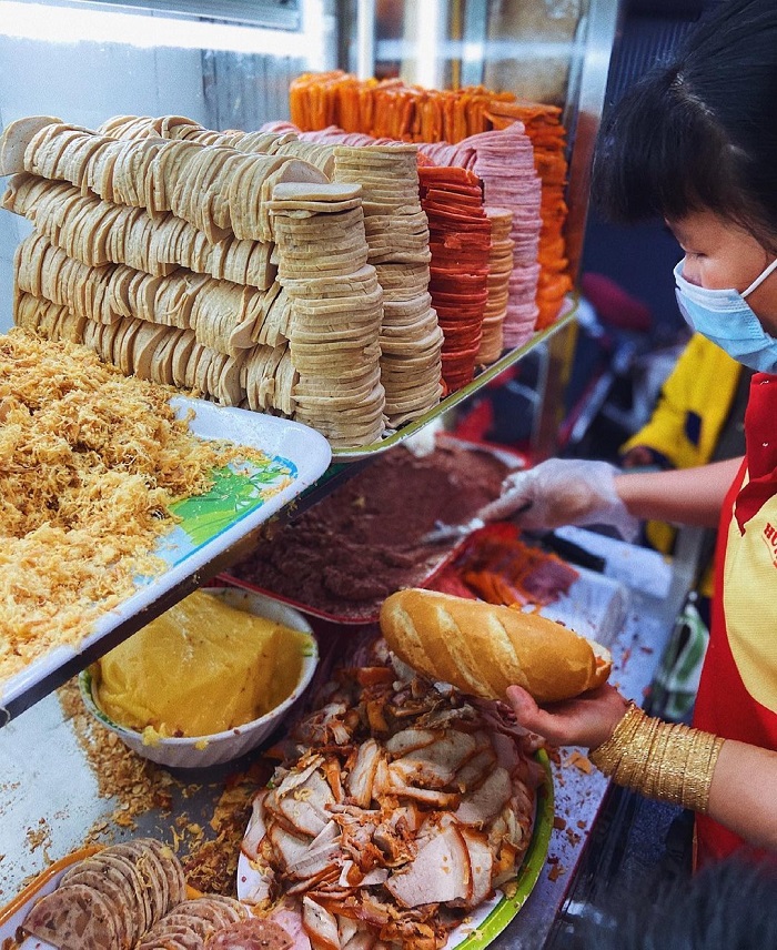 Delicious bread shops in Saigon - Huynh Hoa Bread