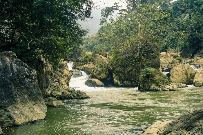 Experience going to Dau Dang waterfall in Bac Kan
