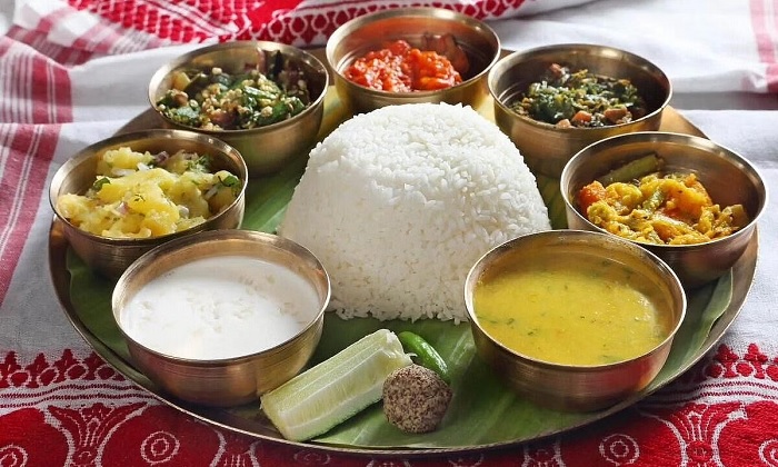 Món thali Assamese - trải nghiệm du lịch Đông Bắc Ấn Độ