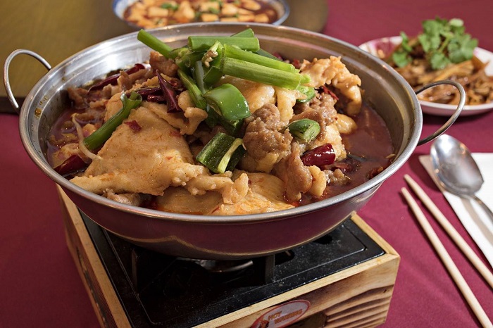 Vịt hầm tiết và gạo nếp - một trong những món ngon ở Trương Gia Giới truyền thống 