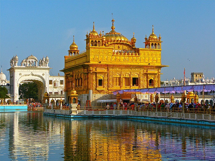Đền Vàng lấp lánh ánh vàng vào ban ngày - địa điểm du lịch Amritsar