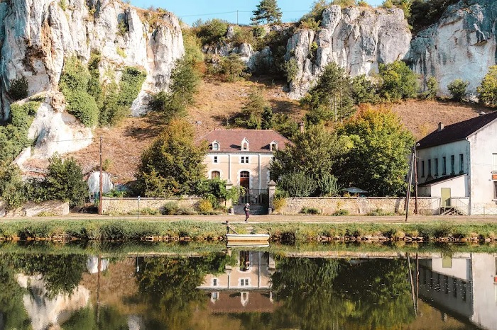 Merry-sur-Yonne - những ngôi làng ở Burgundy