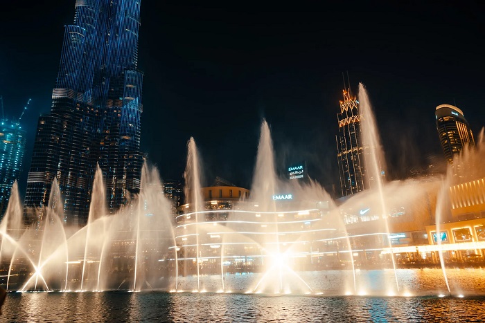 Đài phun nước trung tâm thương mại Dubai - hoạt động du lịch về đêm ở Dubai