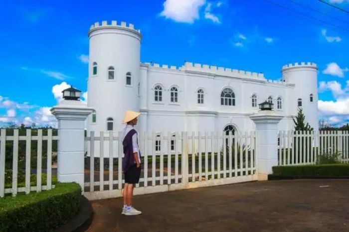 Cận cảnh Bạch Dinh Bảo Lộc 