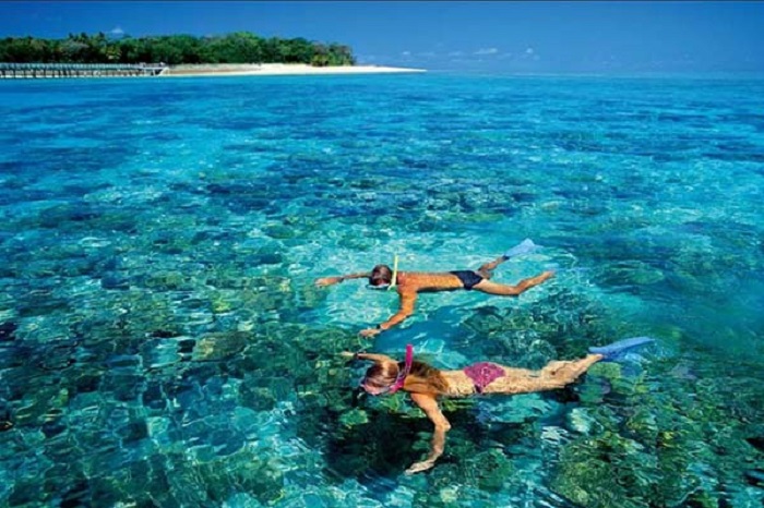 Bơi lội là hoạt động hấp dẫn ở đảo Mantanani Malaysia