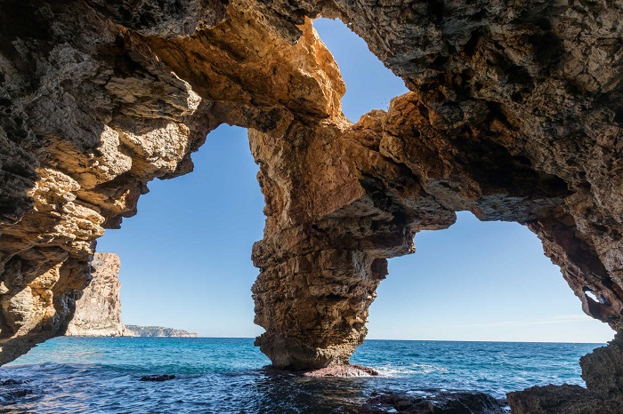Cova dels Arcs - những bãi biển đẹp nhất Tây Ban Nha