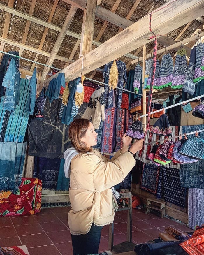 what to do in Mai Chau - buy crafts