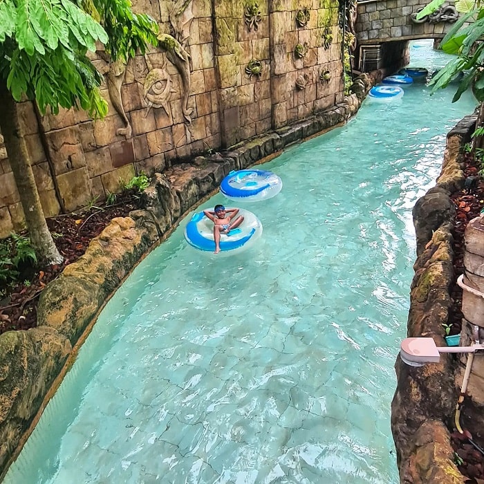 Công viên nước Adventure Cove là một trong những Công viên giải trí ở Singapore nổi tiếng