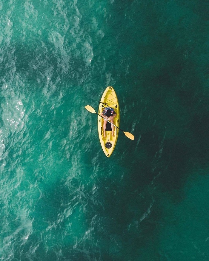 Chèo thuyền kayak là hoạt động hấp dẫn ở đảo Mantanani Malaysia