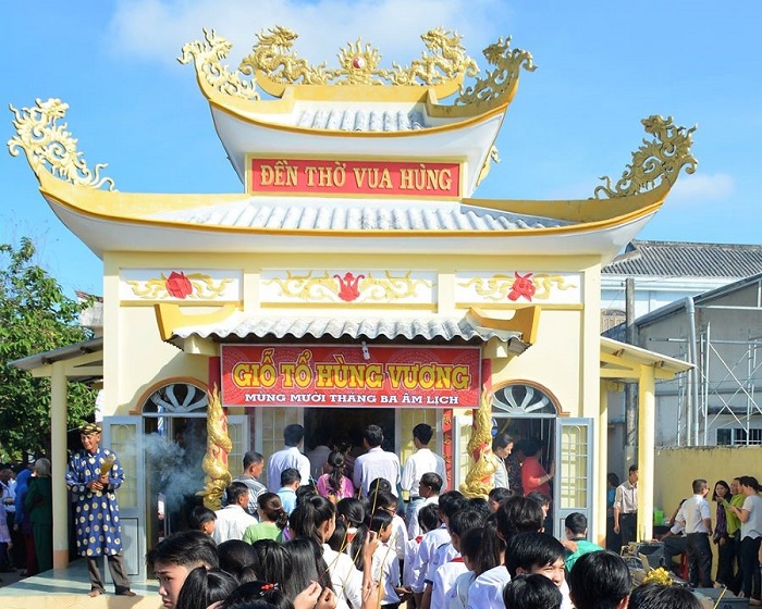 đền thờ Vua Hùng ở Cà Mau thu hút du khách tham quan