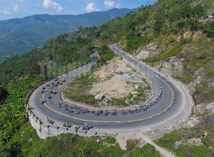 The bend at Ngoan Muc pass Ninh Thuan