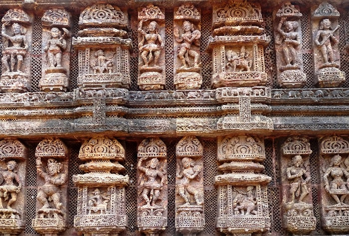 Các bức tường  Đền mặt trời Konark Ấn Độ có những nét chạm khắc rất chi tiết.