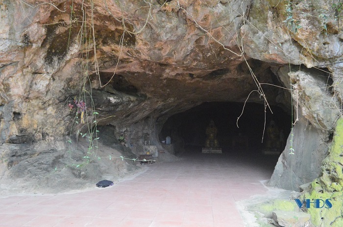 Nga Son tourist destination - Bach A cave