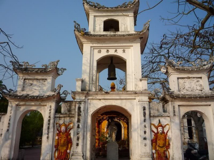 Van Don tourist attraction - Quan Lan pagoda