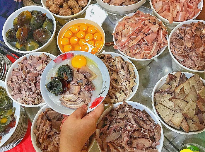 Cheap food tour Saigon - Ba Hao Rib Porridge