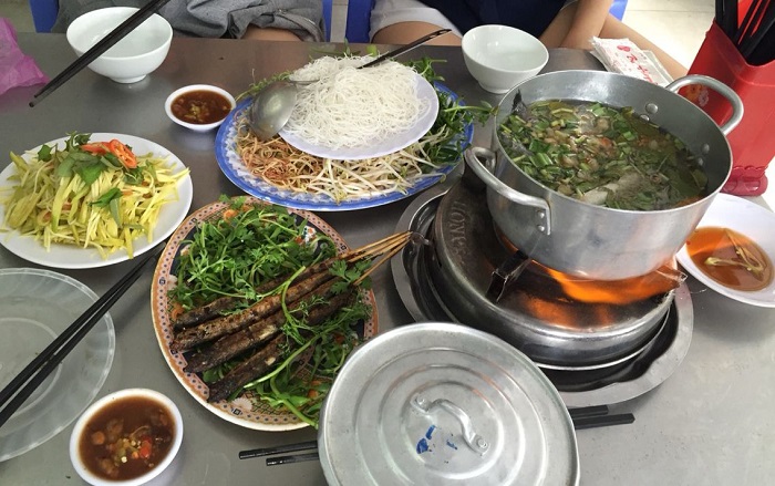 Cheap food tour Saigon - Ba Huyen Thanh Quan goby fish hotpot