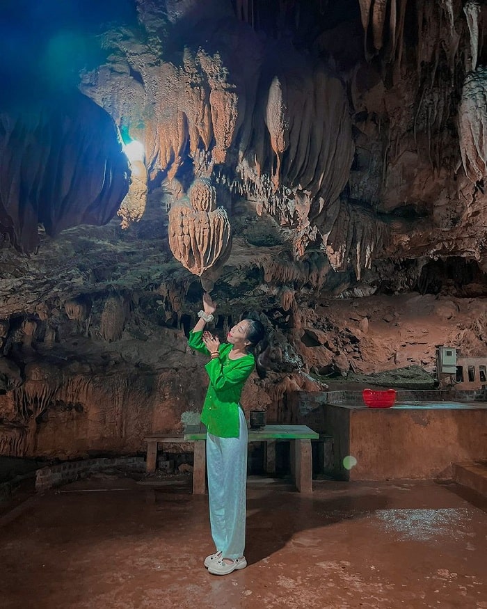 Caves in Hoa Binh - Da Bac Cave