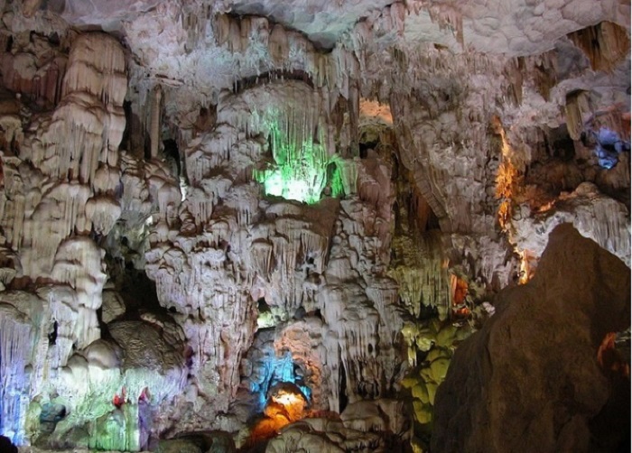 Caves in Hoa Binh - Da Bac Cave