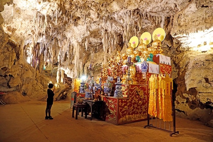 Caves in Hoa Binh - Dragon's Head Mountain Cave