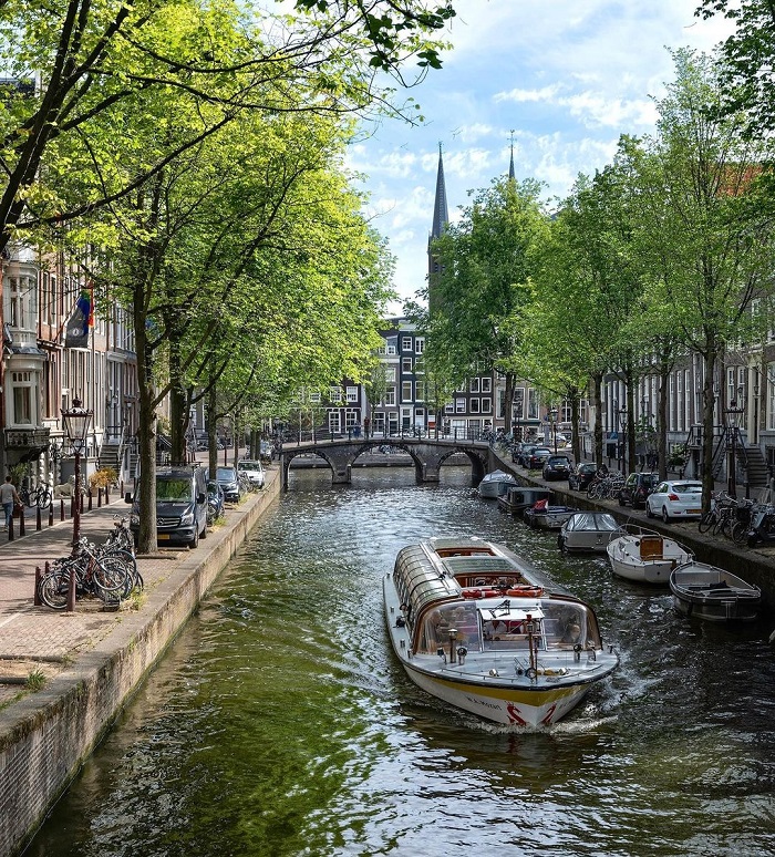 Kênh đào Amsterdam là kênh đào nổi tiếng thế giới nằm ở Hà Lan