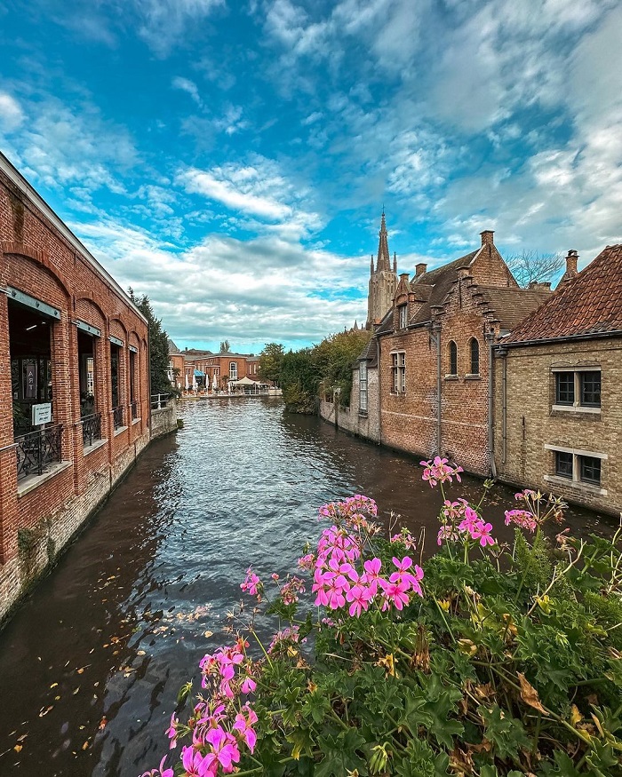 Kênh đào Bruges là kênh đào nổi tiếng thế giới sở hữu cảnh đẹp lãng mạn