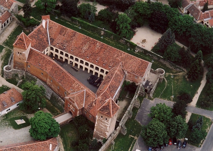 Lâu đài Kőszeg là điểm tham quan chính ở thị trấn Koszeg