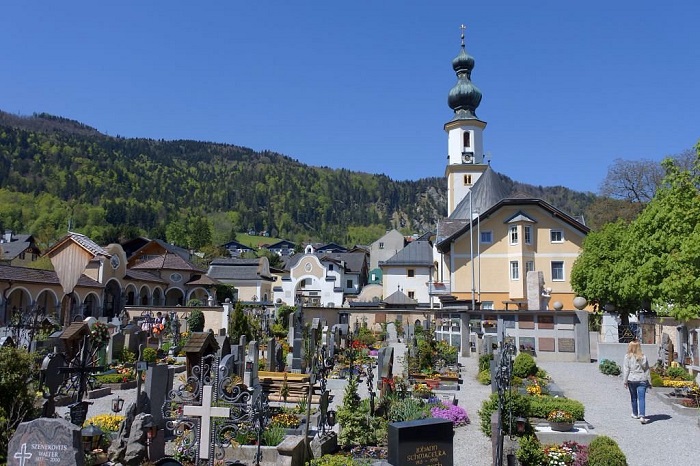 Nhà thờ St. Gilgenkirche là điểm tham quan tuyệt vời ở làng St. Gilgen Áo