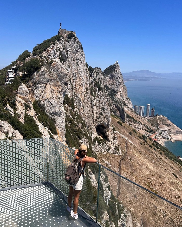 Gibraltar là pháo đài nổi tiếng trên thế giới nằm trên ngọn núi cao