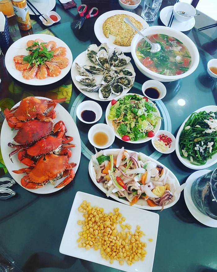 Delicious seafood restaurant in Bai Chay - Hoa Son restaurant