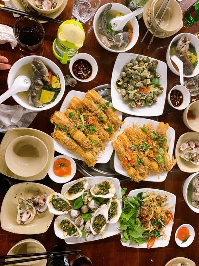 quán hải sản ngon ở Bãi Cháy - nhà hàng Phú Lâm