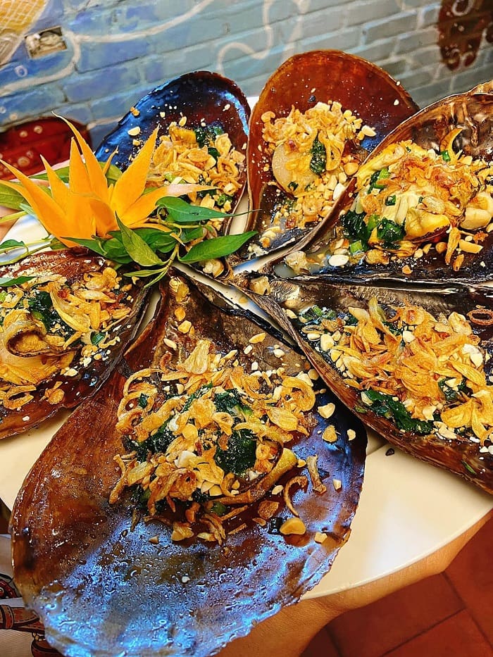 Delicious seafood restaurant in Bai Chay - Phuong Thuy